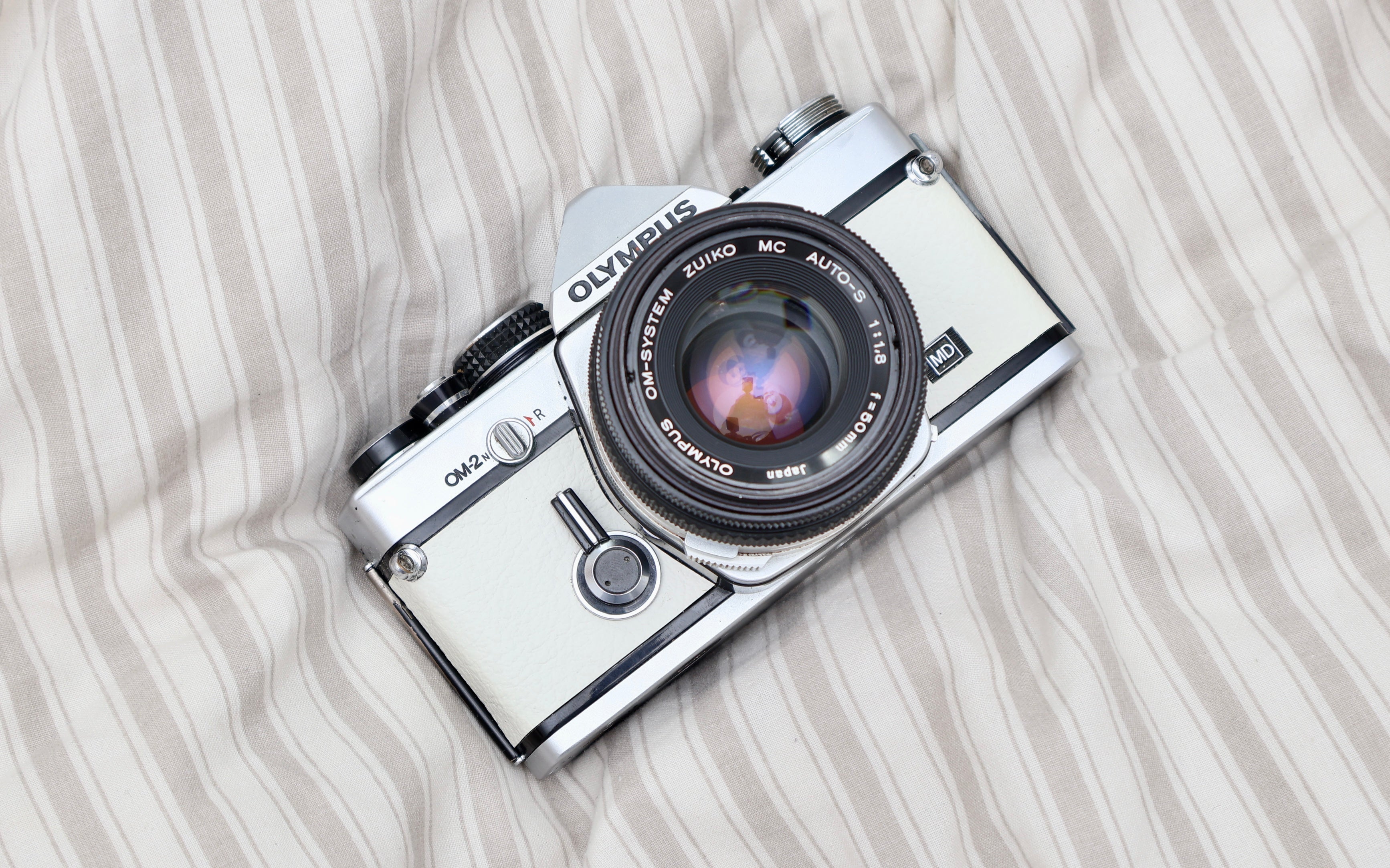 オリンパス OM-2n Olympus OM-2N OM2N Chrome 35mm SLR Film Camera w/ 50mm F1.8 Olympus OM-2