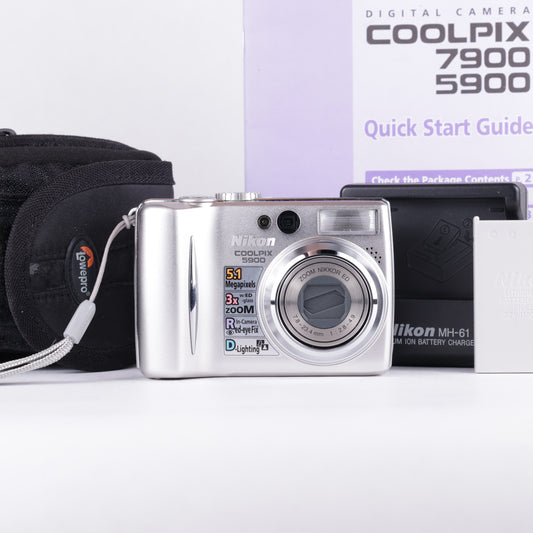 Nikon Coolpix 5900 - Silver