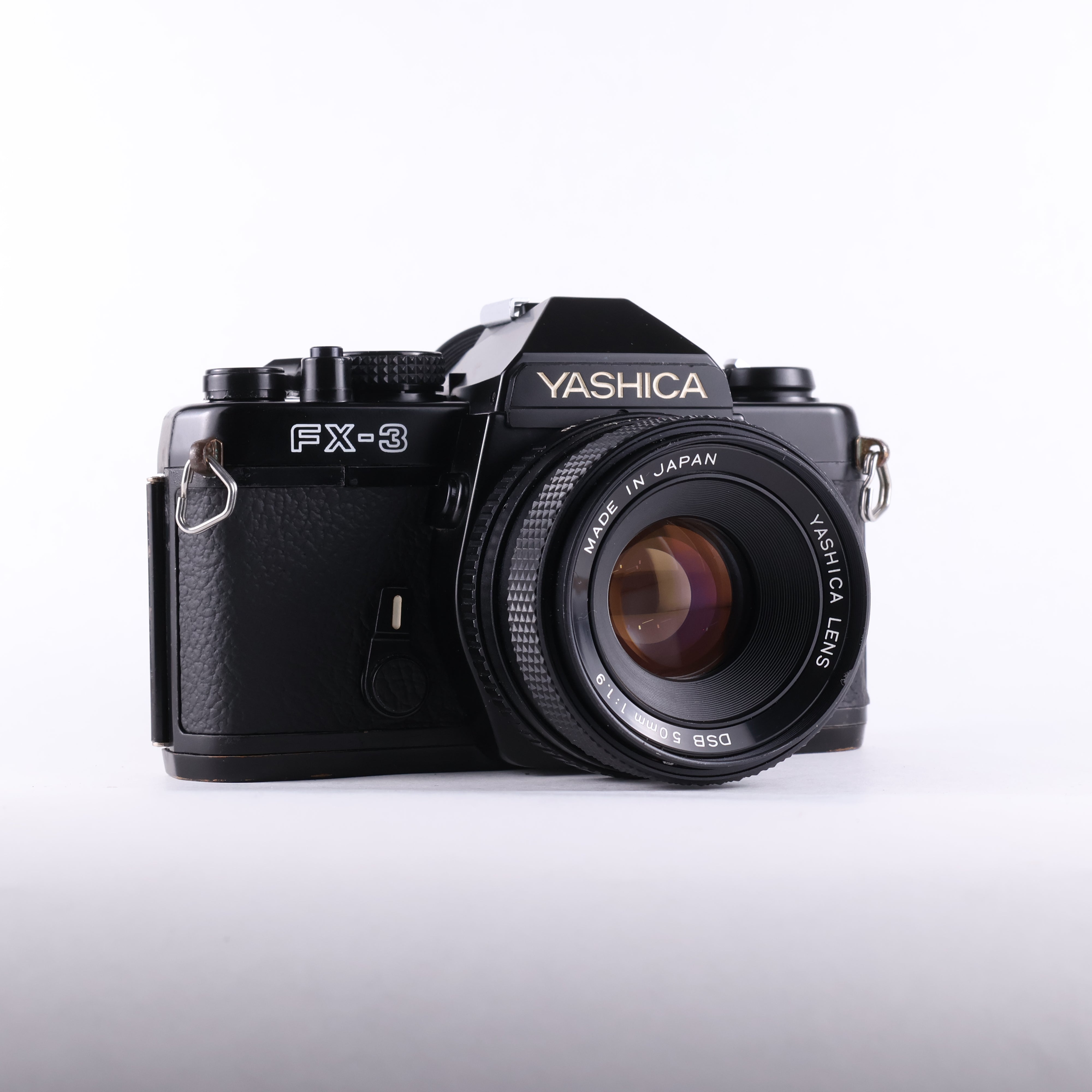 カメラYASHICA FX-3 7EE81FAD-F699-4CF6-BDC6-