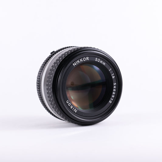 Nikon F 50mm f/1.4 AiS